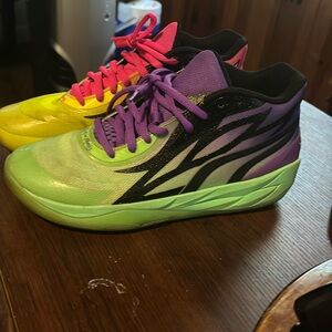 Men size 9 Melo basketball sneakers